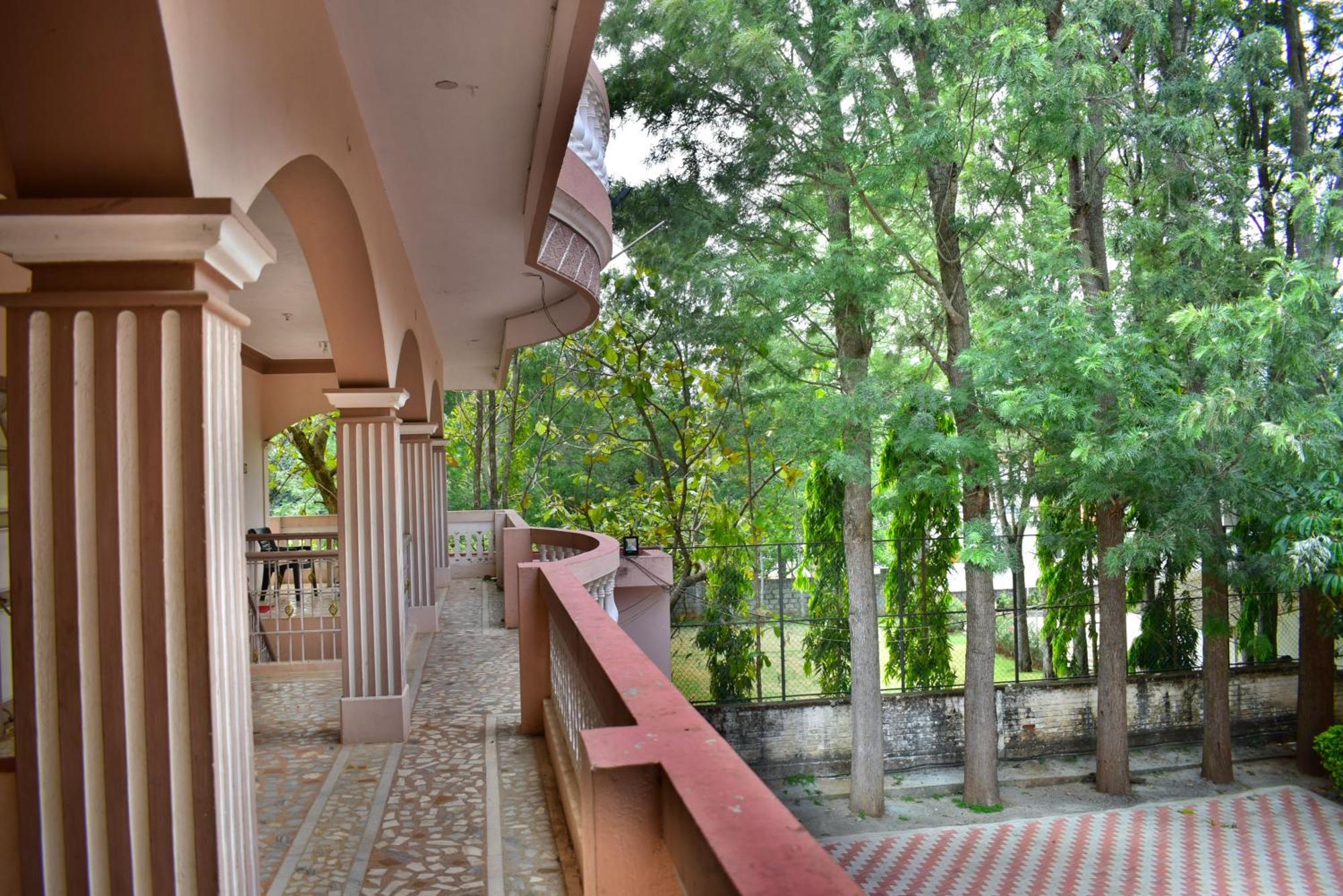 Jains Royal Palace Resorts Yelagiri Luaran gambar