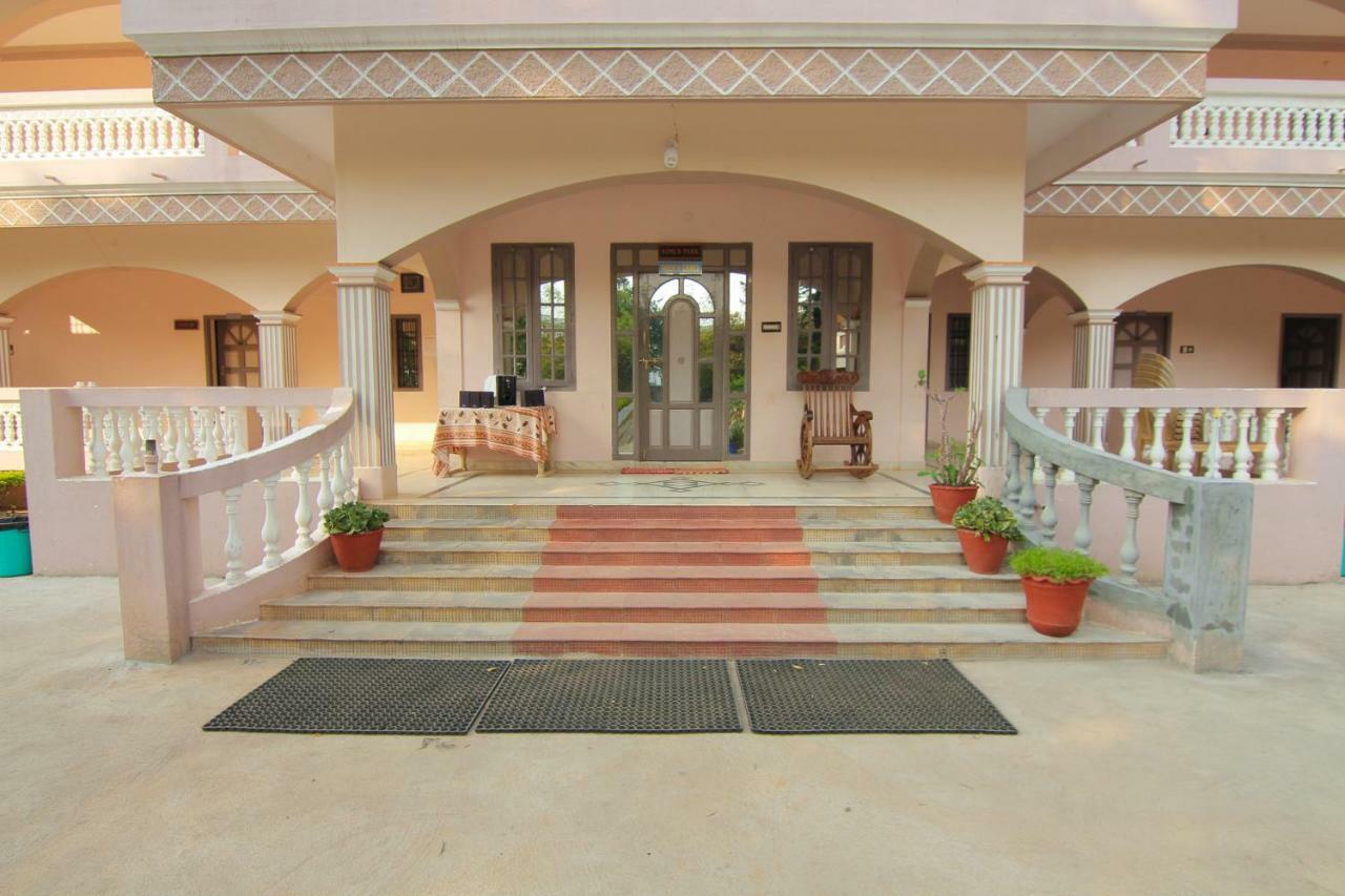 Jains Royal Palace Resorts Yelagiri Luaran gambar
